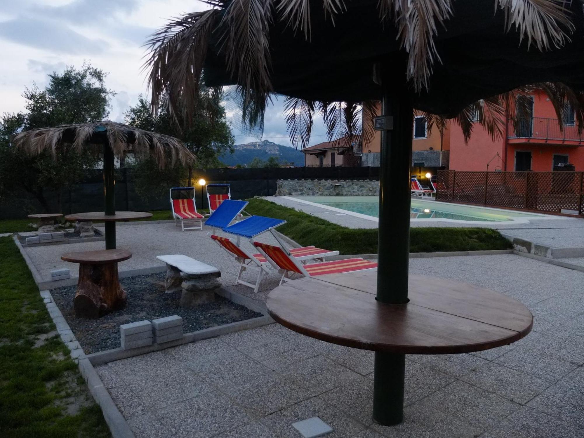 La Fonda Casa Vacanze-Appartamenti Con Piscina Санто-Стефано-ди-Магра Экстерьер фото